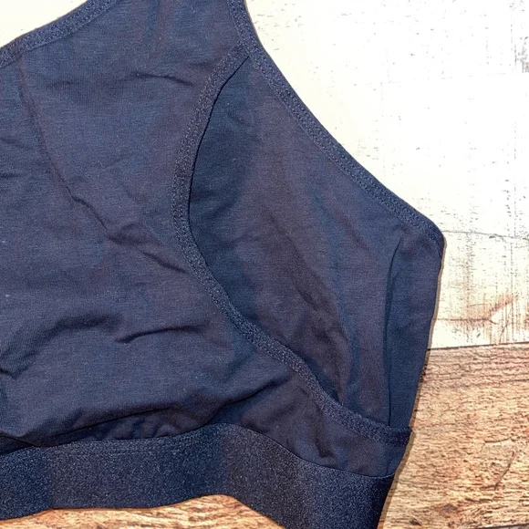 Momcozy Hands Free Pumping And Nursing Bra - Picture 6 of 9